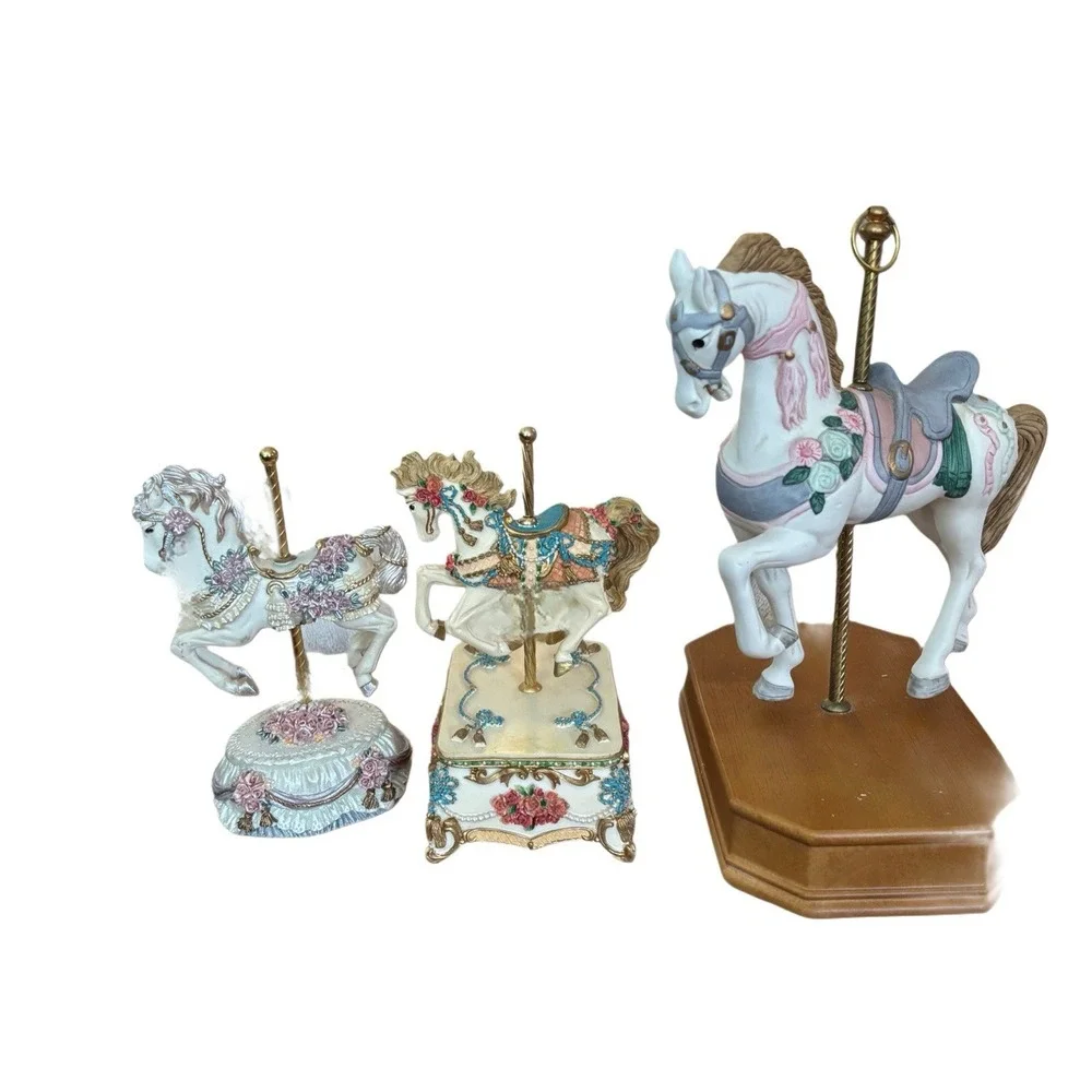 Lot of Vtg Carousel Horses, 2 w‎ Music Boxes, Multicolor & Detailed, Collectible